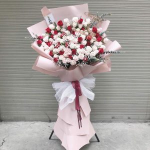Kệ hoa hồng sang trọng – Sắc hồng thanh lịch, điểm đỏ nổi bật